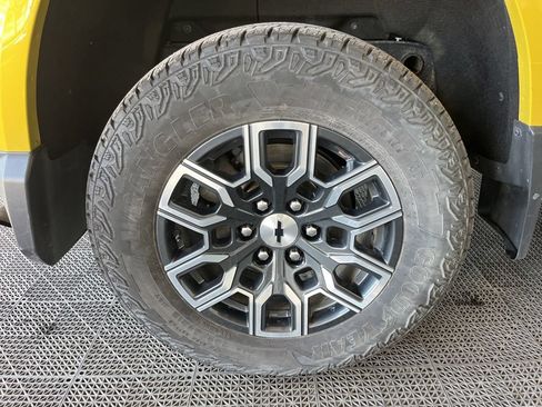 Used 2023 Chevrolet Colorado Z71 w/ Z71 Convenience Package 2 AWD/4WD image 24