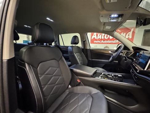 Used 2025 Volkswagen Atlas SE FWD image 13
