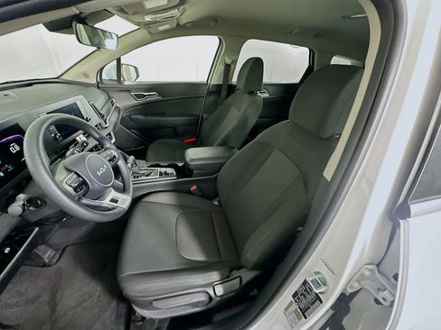 Used 2025 Kia Sportage LX image 13