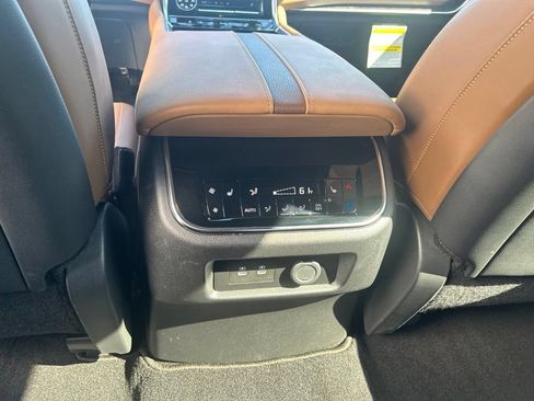 Certified 2025 Nissan Armada Platinum Reserve AWD/4WD image 24
