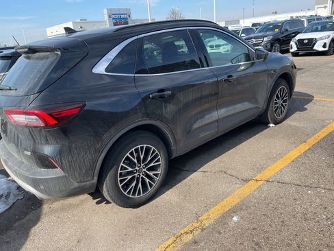 Used 2025 Ford Escape SE image 16