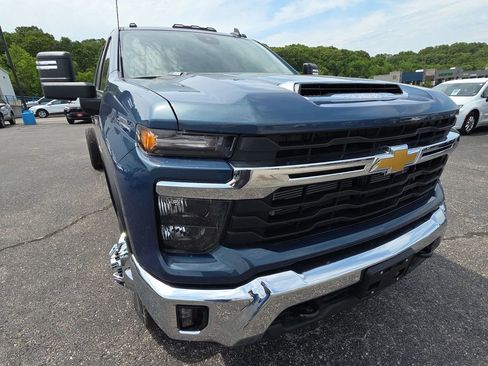 New 2026 Chevrolet Silverado 3500 LT w/ Convenience Package AWD/4WD image 12