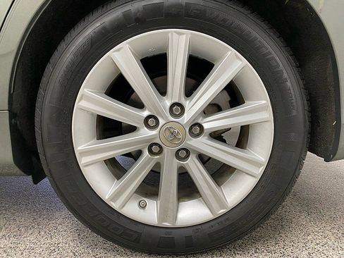 Used 2012 Toyota Camry XLE w/ Leather Pkg image 24