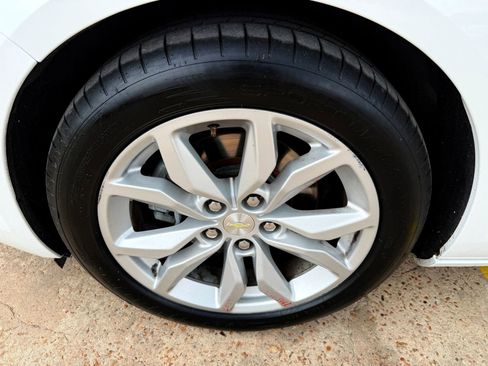 Used 2017 Chevrolet Impala LT image 39