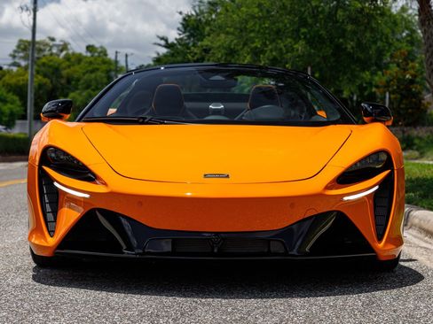 Used 2025 McLaren Artura Spider RWD image 5