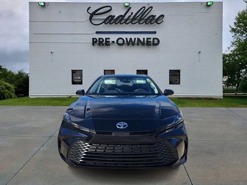 Used 2025 Toyota Camry LE image 8