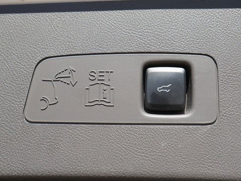 Used 2023 Lincoln Corsair AWD w/ Rear Removable Package Tray image 50