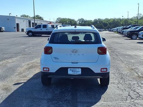 Used 2025 Hyundai Venue SEL FWD image 6