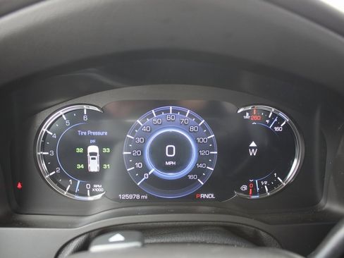 Used 2017 Cadillac Escalade ESV Luxury image 17