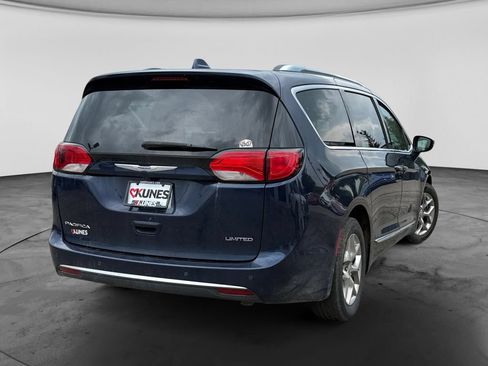 Used 2018 Chrysler Pacifica Limited FWD image 8