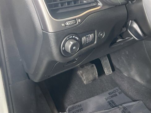 Used 2022 Jeep Cherokee Latitude Lux AWD/4WD image 10
