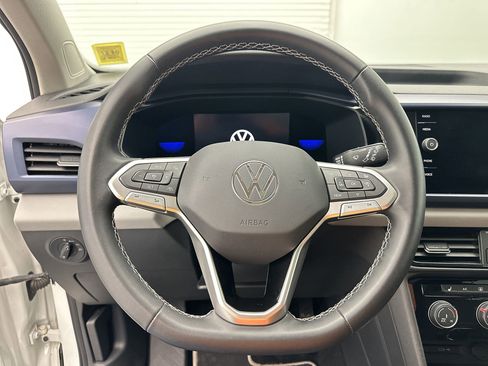 Used 2023 Volkswagen Taos SE w/ Panoramic Sunroof Package image 18