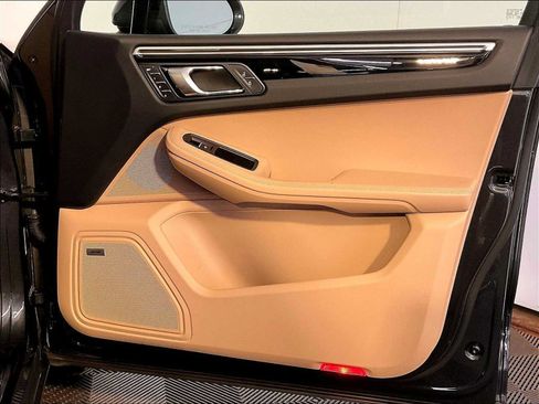 Certified 2020 Porsche Macan AWD/4WD image 26