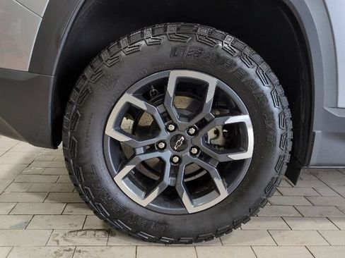 Used 2025 Chevrolet Equinox ACTIV w/ Safety and Technology Package AWD/4WD image 25