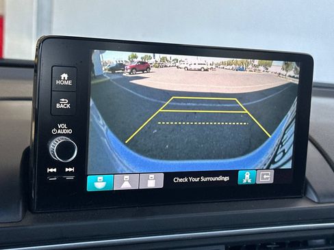 Used 2025 Honda Pilot Touring image 19