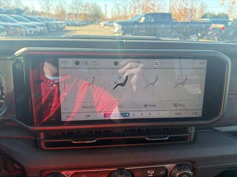 Used 2024 Jeep Wrangler Unlimited Rubicon image 14