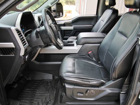 Used 2017 Ford F250 Lariat w/ Lariat Value Package AWD/4WD image 21