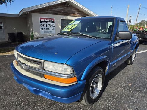 Used 2000 Chevrolet S10 Pickup LS w/ Preferred Equipment Group image 1