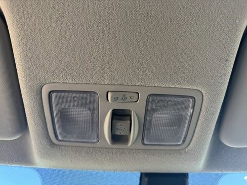 Used 2024 Hyundai Venue SEL image 18