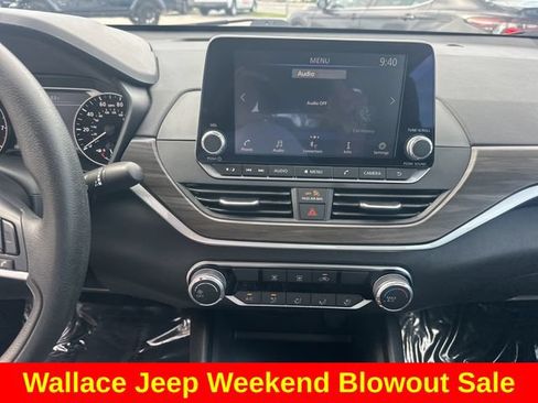 Used 2025 Nissan Altima 2.5 SV FWD image 19