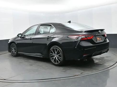 Used 2024 Toyota Camry SE image 9