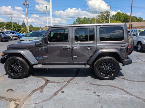 Used 2025 Jeep Wrangler Unlimited Sahara AWD/4WD image 4