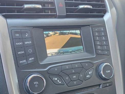 Used 2018 Ford Fusion SE image 19