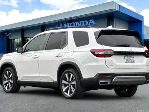 Certified 2025 Honda Pilot Elite image 10
