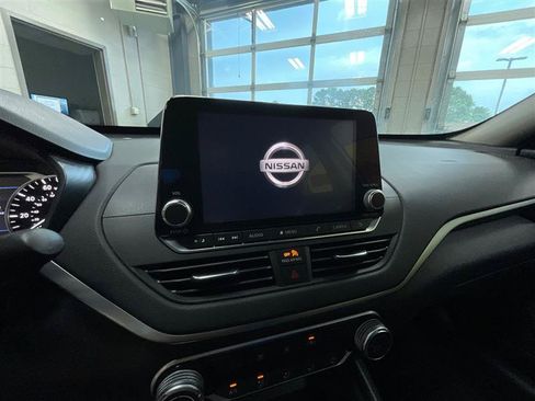 Used 2022 Nissan Altima 2.5 SV AWD/4WD image 16