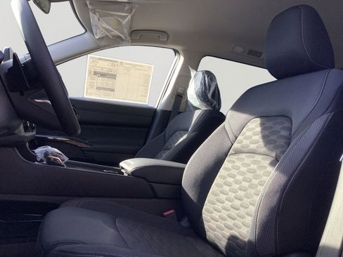 New 2025 Nissan Pathfinder S image 24