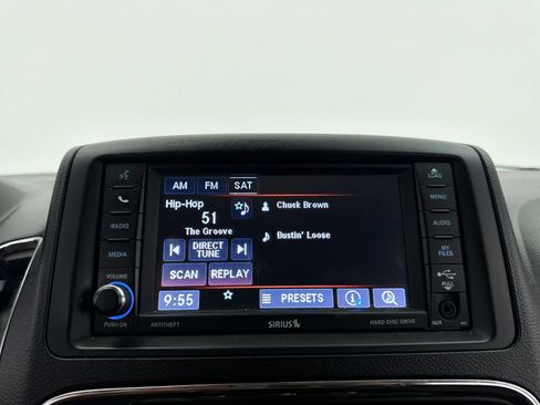 Used 2020 Dodge Grand Caravan SE w/ UConnect Hands-Free Group FWD image 4