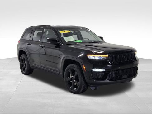 Used 2023 Jeep Grand Cherokee Limited w/ Black Appearance Package AWD/4WD image 19
