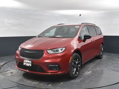 New 2026 Chrysler Pacifica Select