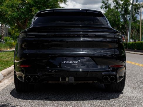 Used 2025 Porsche Cayenne GTS AWD/4WD image 9