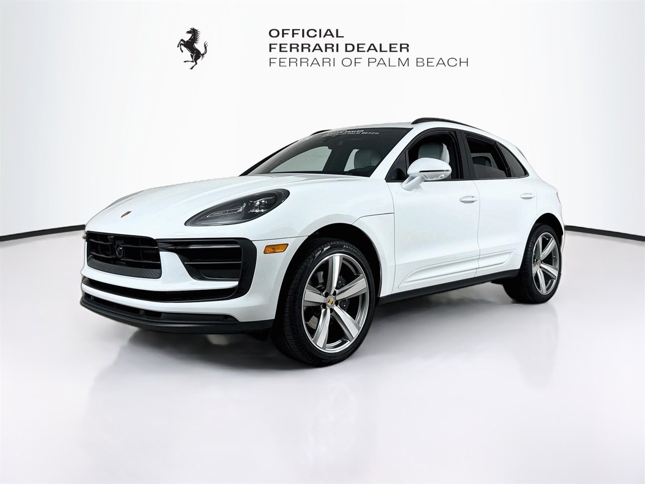 Used 2024 Porsche Macan AWD/4WD image 3