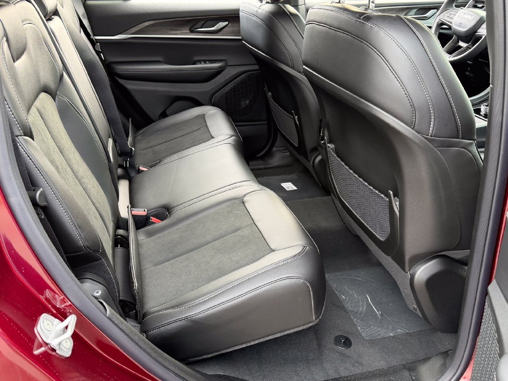 New 2026 Jeep Grand Cherokee Altitude RWD image 18