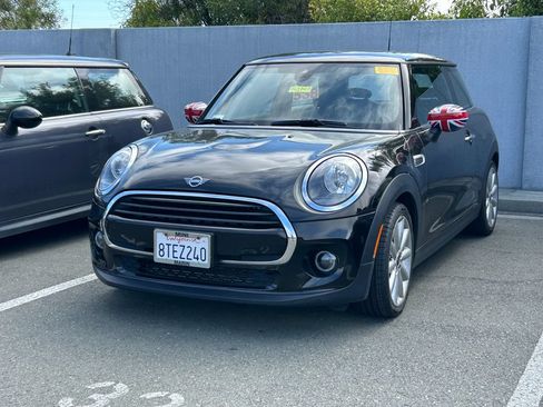 Used 2021 MINI Cooper 2-Door Hardtop FWD image 2