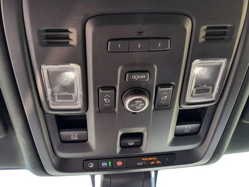 Used 2021 GMC Yukon Denali w/ Denali Premium Package AWD/4WD image 10