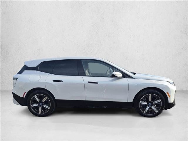 Certified 2024 BMW iX xDrive50 w/ Premium Package AWD/4WD image 4
