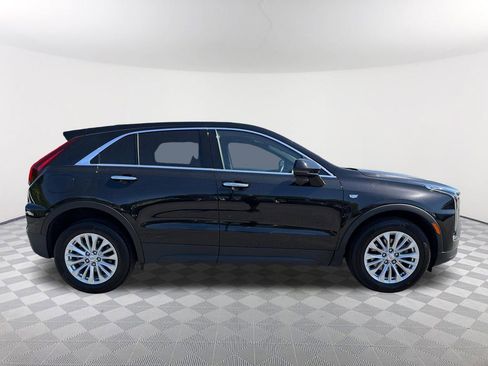 Used 2024 Cadillac XT4 Luxury w/ Cold Weather Package FWD image 4