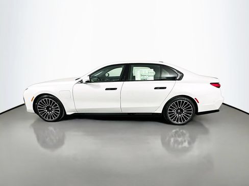 Used 2026 BMW 750e xDrive w/ Executive Package AWD/4WD image 7