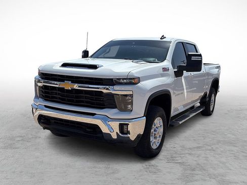 Used 2024 Chevrolet Silverado 2500 LT AWD/4WD image 4