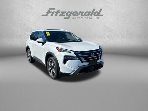 Used 2025 Nissan Rogue SL w/ SL Premium Package image 7