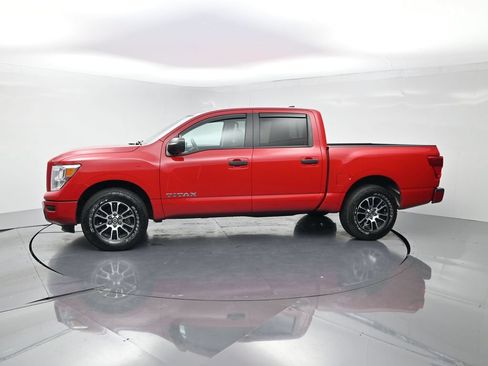 Used 2022 Nissan Titan SV RWD image 3