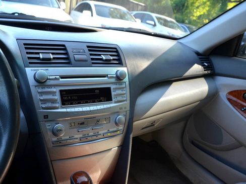 Used 2011 Toyota Camry XLE w/ XLE Extra-Value Pkg #2 FWD image 15