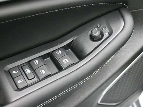 New 2026 Jeep Grand Cherokee L Limited AWD/4WD image 10
