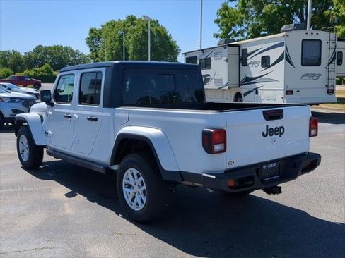 Certified 2023 Jeep Gladiator Sport AWD/4WD image 5