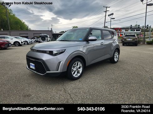 Used 2025 Kia Soul LX w/ LX Technology Package FWD image 7