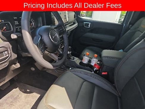 Used 2025 Jeep Gladiator Mojave AWD/4WD image 3