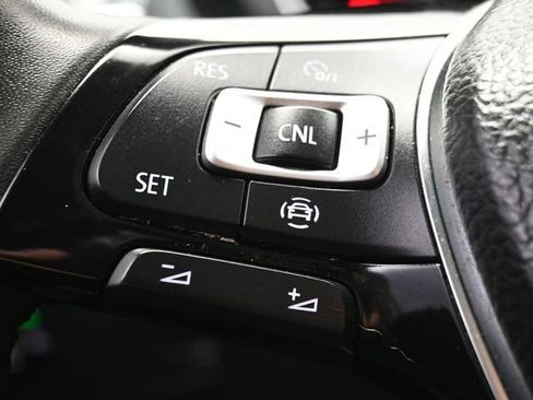Used 2020 Volkswagen Tiguan SE FWD image 23
